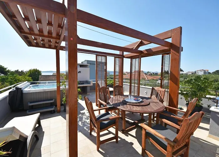 Arbo By Interhome Bibinje