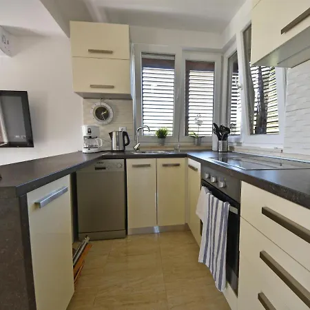 Arbo By Interhome Bibinje