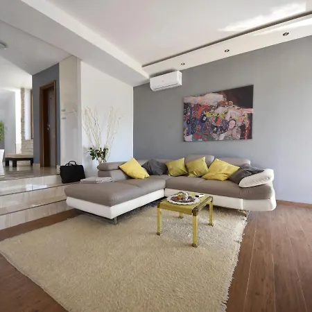Arbo By Interhome Bibinje